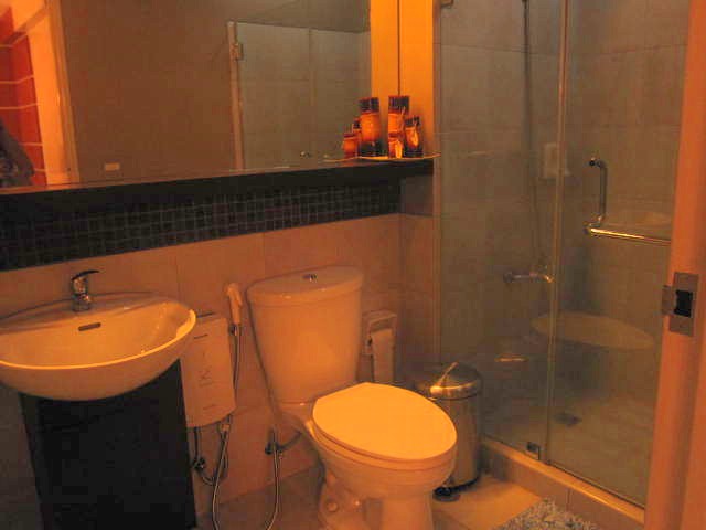 2 serendra : 2br loft type for lease @ 95k