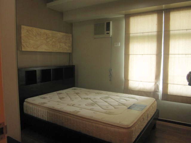 2 serendra : 2br loft type for lease @ 95k