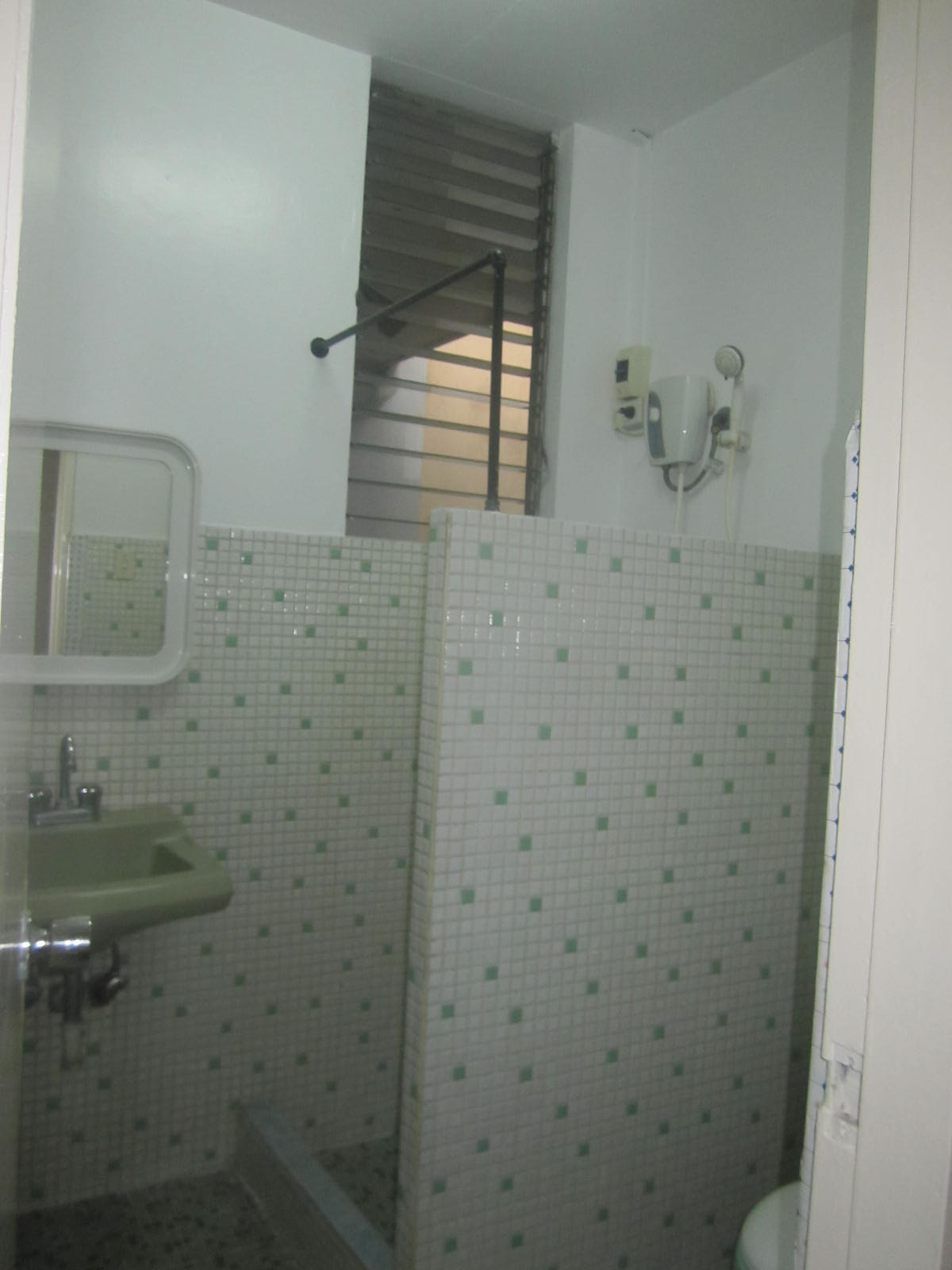 TOILET IN 1ST RM